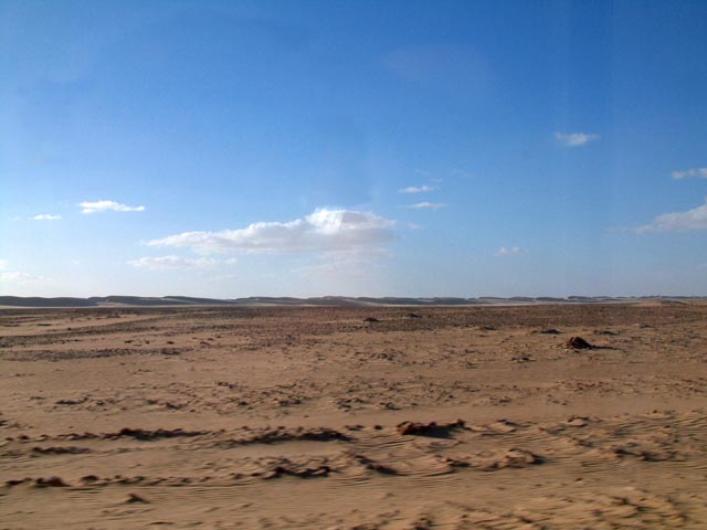 �J�C���֌������Ԃ̒�����B���������̌i�F