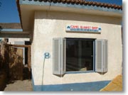 �z�e���̒��ɂ��郉�N�_�̖ѐD���X