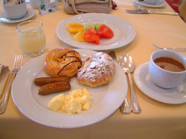 �R�����b�h�z�e���ł̒��H