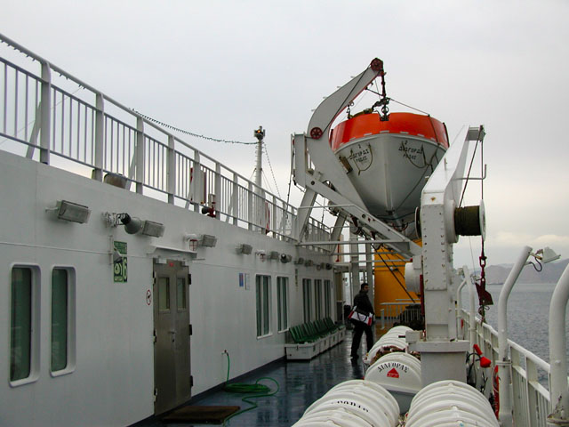 �t�F���[�̏�ɋ~����