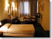 �A�e�l�̃z�e���̕����̒�