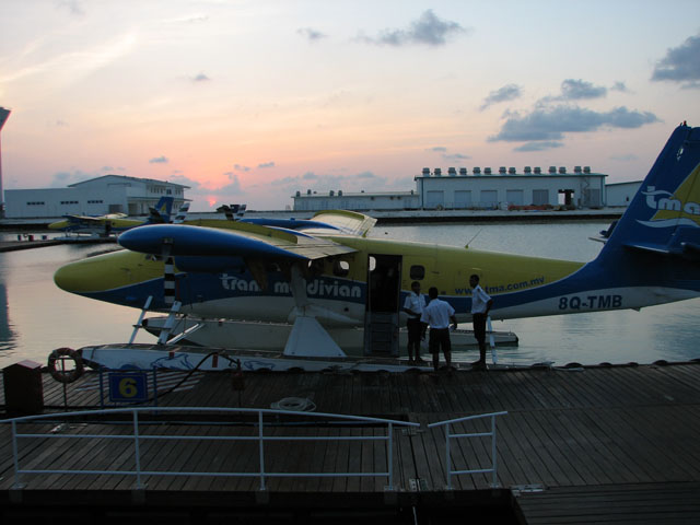 �����s�@