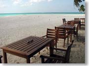 �r�[�`�Ƀe�[�u��