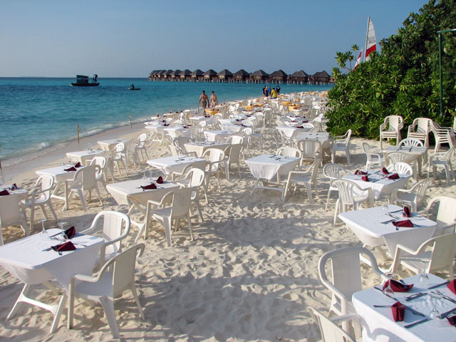 �r�[�`�ƃe�[�u��