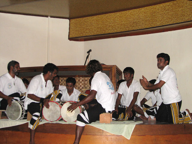 �{�h�D�x��