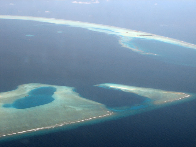 �E��Ƀ��q���F���E�r�[�`�E���]�[�g