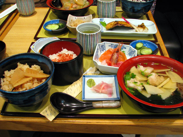 �Ђ����̒��H