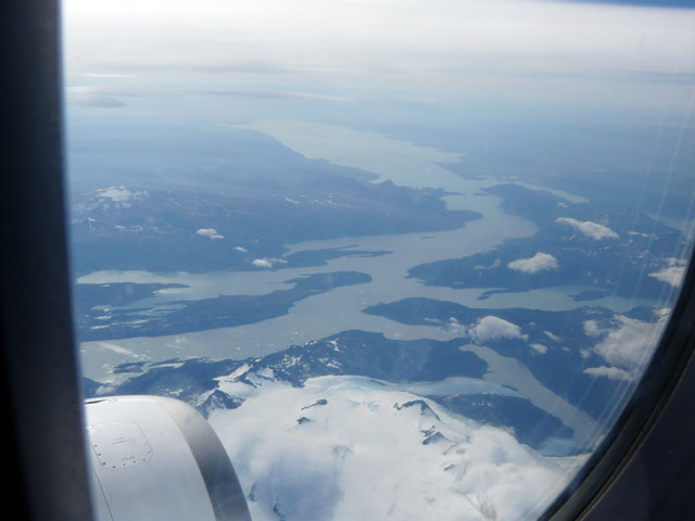 ��O�ɃA�K�V�X�X�́A�������ɃA���w���e�B�[�m��