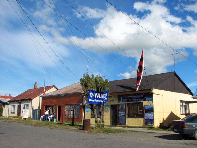 �z�e���̑O�̒ʂ�̌�������