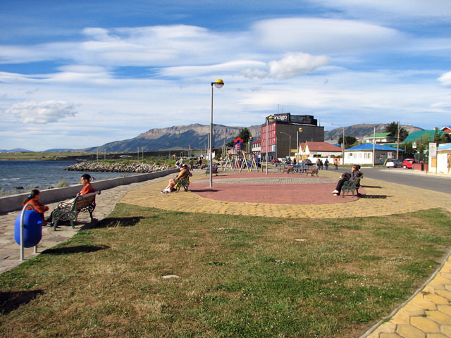 �C�̑O�̌���