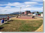 �C�̑O�̌���