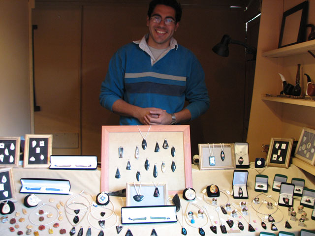 �A�[�e�B�X�g�ʂ�̓X�̂��ɂ�����