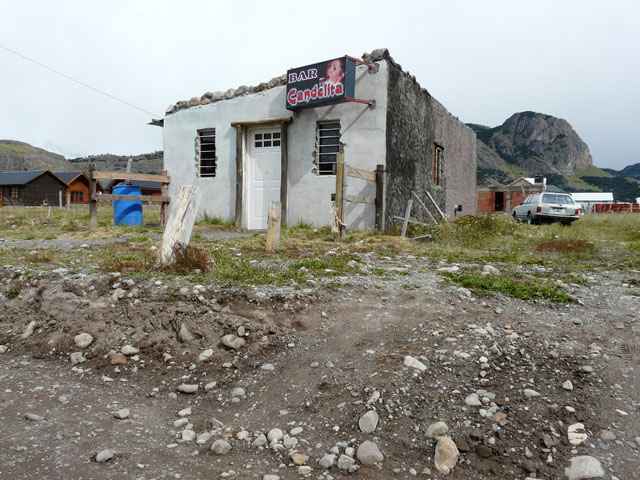 �o�[�̊O��