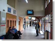 �J���t�@�e�̃o�X�^�[�~�i���̒�