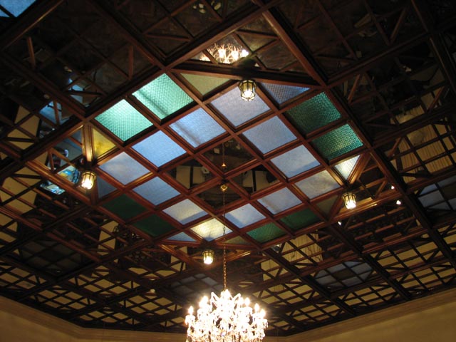 �k�����E�G���A�̃z�e���u�O�����h�z�e���v�̓V��