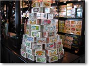 ���ɐςݏグ���Ă���g���̔�(�Z���g�E�N���A�E�e�B�[�E�Z���^�[�ɂ�)