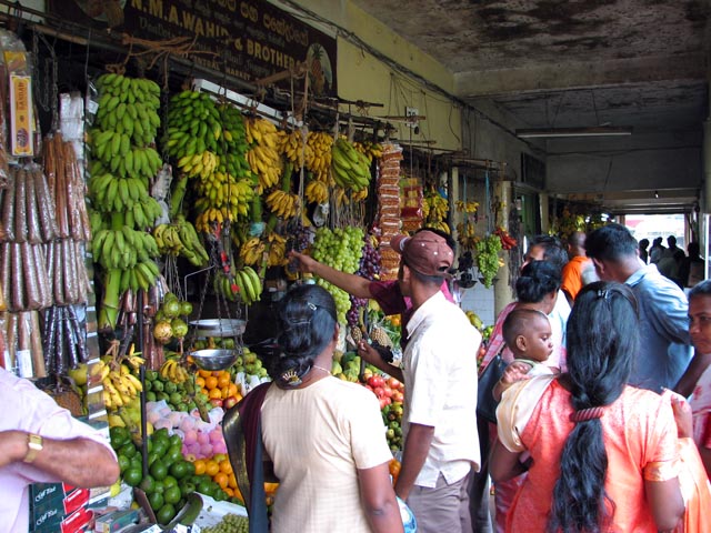 �ʕ����ɌQ����l�X