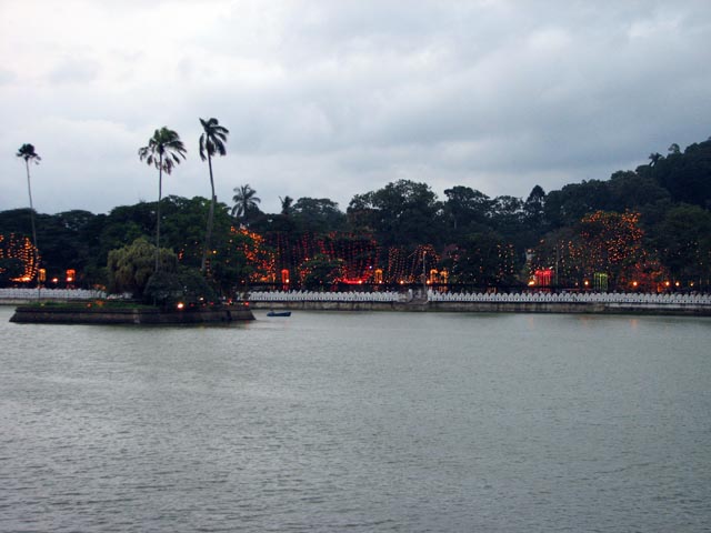 �Ί݂̊X�H���̃C���~�l�[�V����