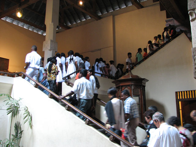 �卬�G�̗l�q