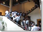 �卬�G�̗l�q