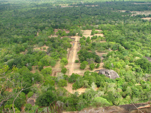 ���b�N�̉��ɍL����L��