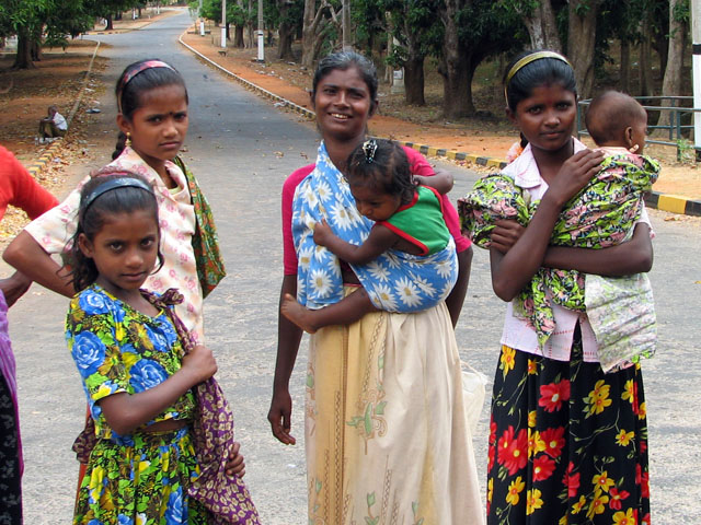 �X�������J�̐l�X