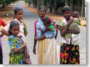 �X�������J�̐l�X