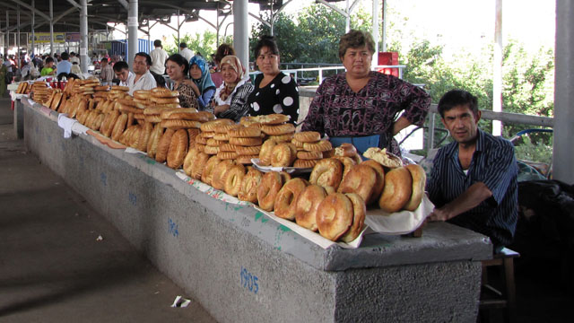 �`�����X�[�E�o�U�[���Ńp���𔄂�l����