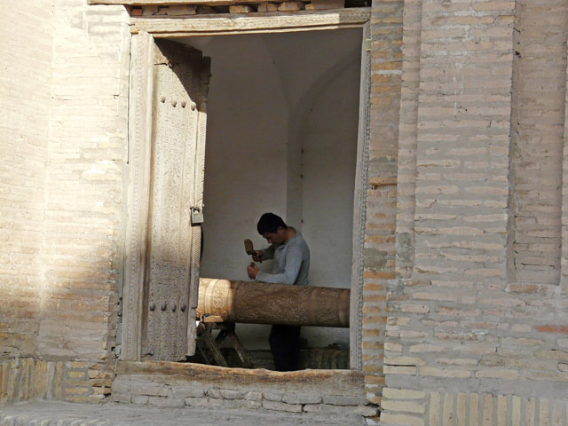 ���𒤂��Ă���j