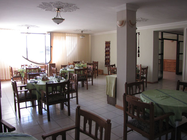 �z�e���̐H��