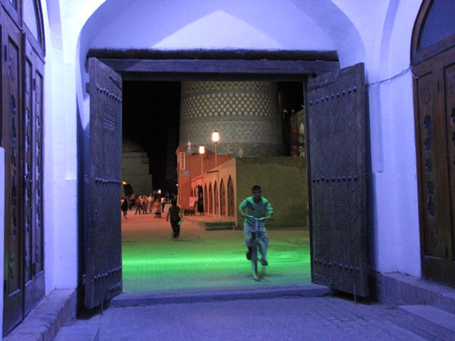 ����̐^������J���^�E�~�i��������