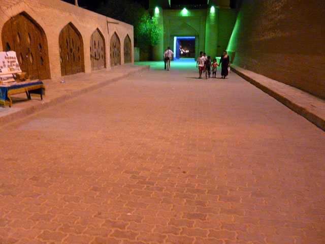 ����ɑ������H