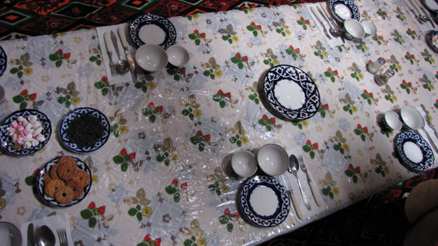 �e�[�u���ɕ��񂾎M