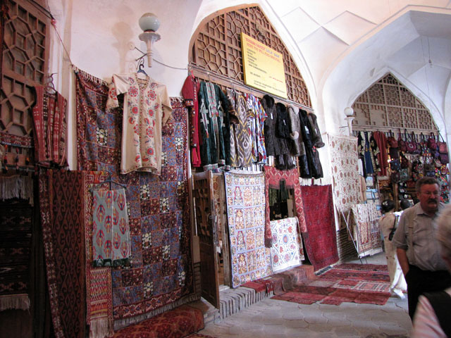 �X�U�j�𔃂����X