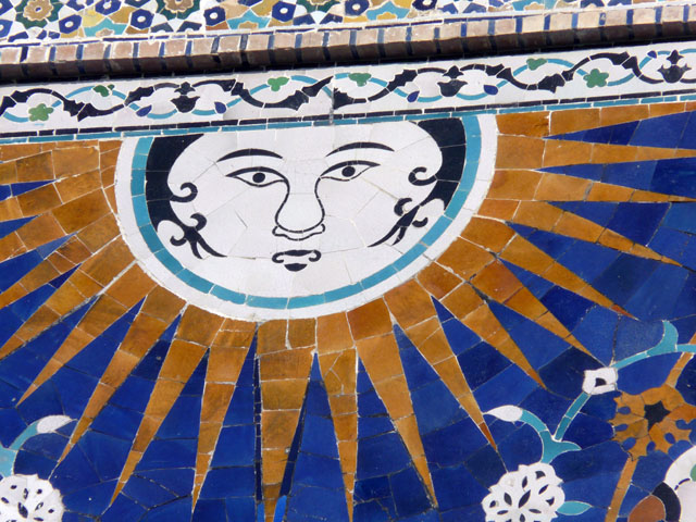 ���z�̐^�񒆂Ɋ�