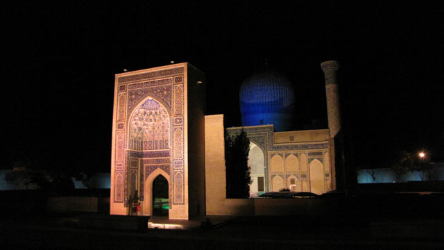 ���C�g�A�b�v���ꂽ�O���E�A�~�[���_�P