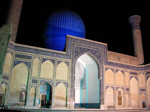 ���C�g�A�b�v���ꂽ�O���E�A�~�[���_�Q