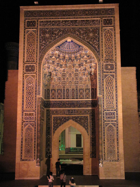 ���C�g�A�b�v���ꂽ�O���E�A�~�[���_