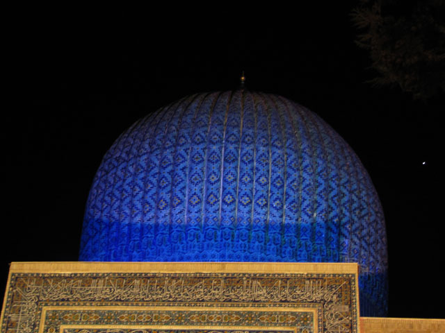 ���C�g�A�b�v���ꂽ�O���E�A�~�[���_