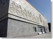 �A�t���V���u�����ق̊O��