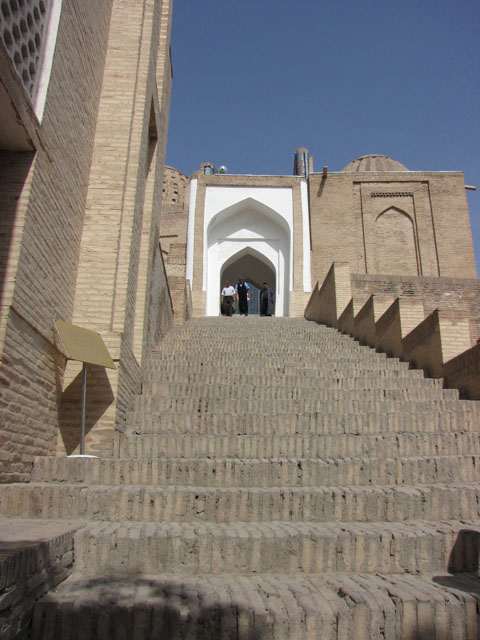 �V���ւ̊K�i