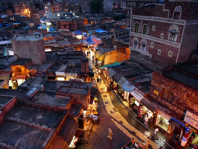 �^�z�e���̏ォ�猩�����s�X�Q