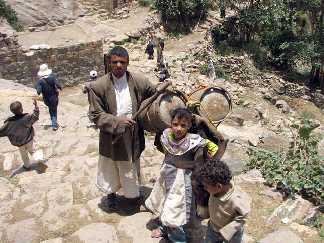 ���e�Ǝq���B�H