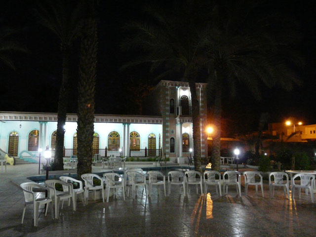 ���R�ƕ��ׂ�ꂽ�֎q�i�T�}�[�z�e���j