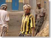 �^�C�K�[�Y�V���c�𒅂��E�l����