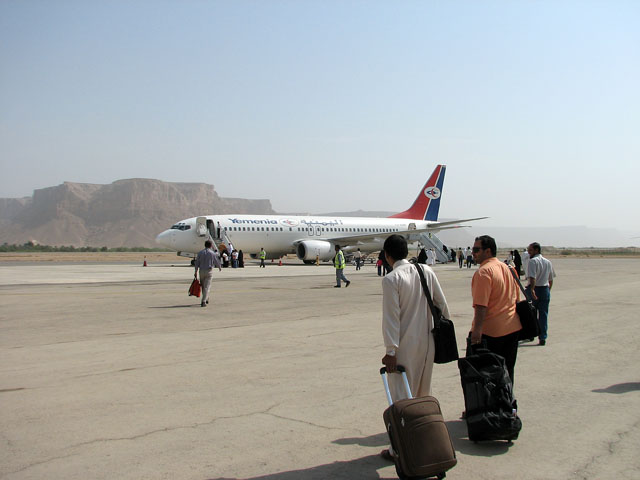 �A�f���s���̔�s�@