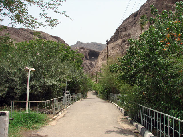 �^���N�֒ʂ��铹