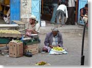 �ʕ��𔄂邨������B