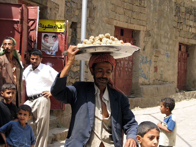 ���̏�ɉ����̂����j