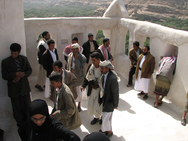 �x�����_�ɏW�܂�j�B